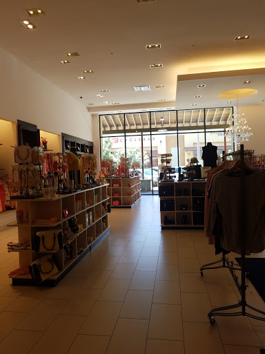 Fashion Accessories Store «Charming Charlie», reviews and photos, 2480 W Happy Valley Rd #1215, Phoenix, AZ 85085, USA