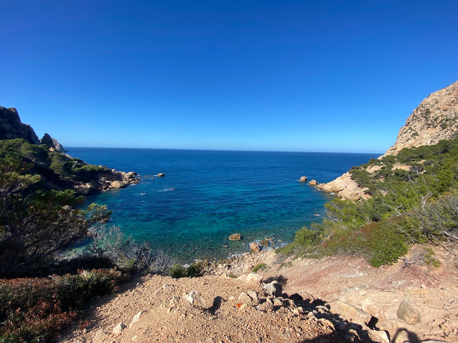 Cala en Basset'in fotoğrafı - rahatlamayı sevenler arasında popüler bir yer