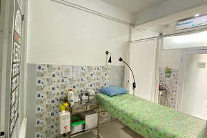 Klinik Rohmatan Nur Al Amim image