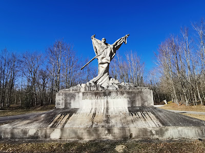Monument aux Morts de la 69e Division à Chattancourt - Le Mort Homme à Chattancourt