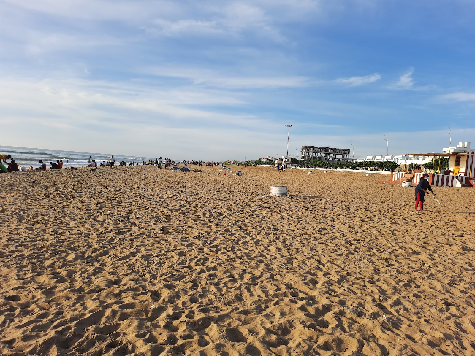 Foto von Thiruvalluvar Nagar Beach mit geräumige küstenlinie