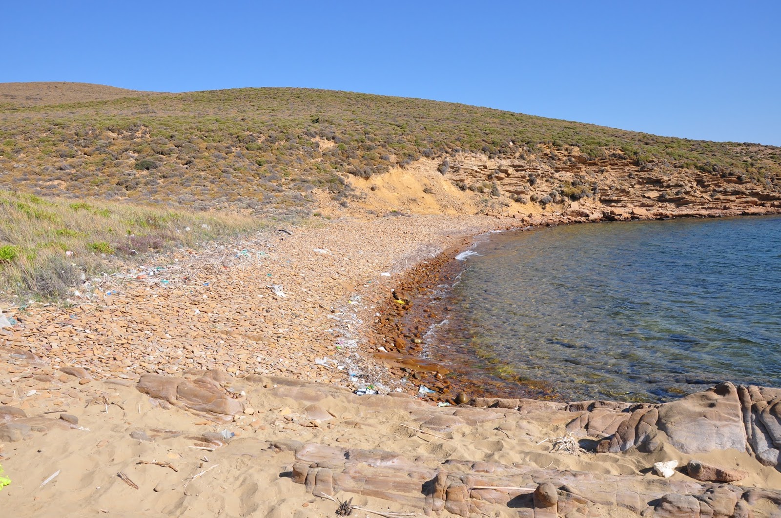 Foto van Atsiki beach met stenen oppervlakte