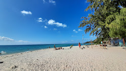 Zen Beach'in fotoğrafı geniş bir kıyı şeridi ile birlikte
