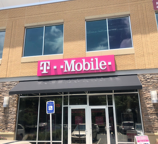 T-Mobile, 600 Chastain Rd NW #212, Kennesaw, GA 30144, USA, 