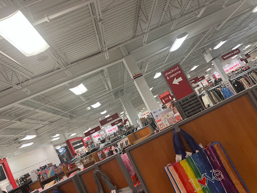 Shopping Mall «Blue Ridge Mall», reviews and photos, 1800 Four Seasons Blvd # 5, Hendersonville, NC 28792, USA