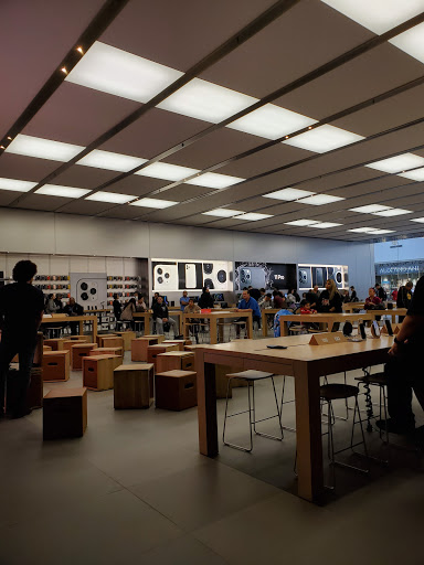 Computer Store «Apple Los Cerritos», reviews and photos, 242 Los Cerritos Center, Cerritos, CA 90703, USA