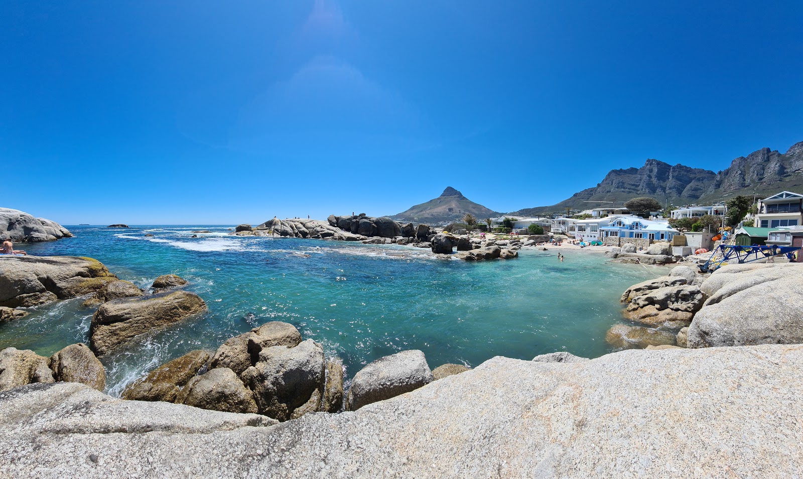 Foto van Bakoven Beach met beige zand oppervlakte