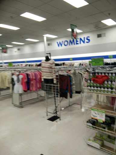 Thrift Store «Goodwill Retail Store of Florissant», reviews and photos, 472 Lindbergh Blvd, Florissant, MO 63031, USA