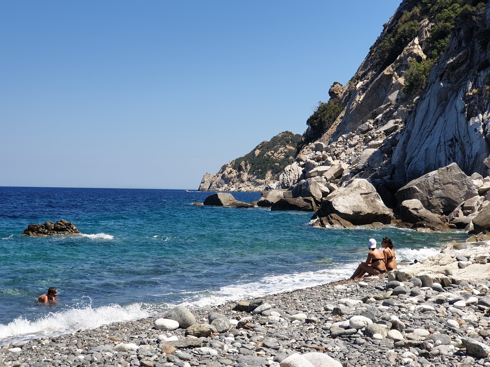 Fotografija Punta Polveriera z majhni več zalivi