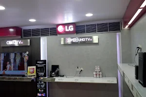 LG Showroom image