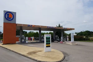 E.Leclerc gas station image