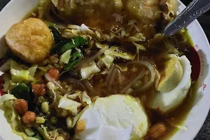 Soto Ayam Kampung, Rawon, Tepo Tahu Pak Tunggak image