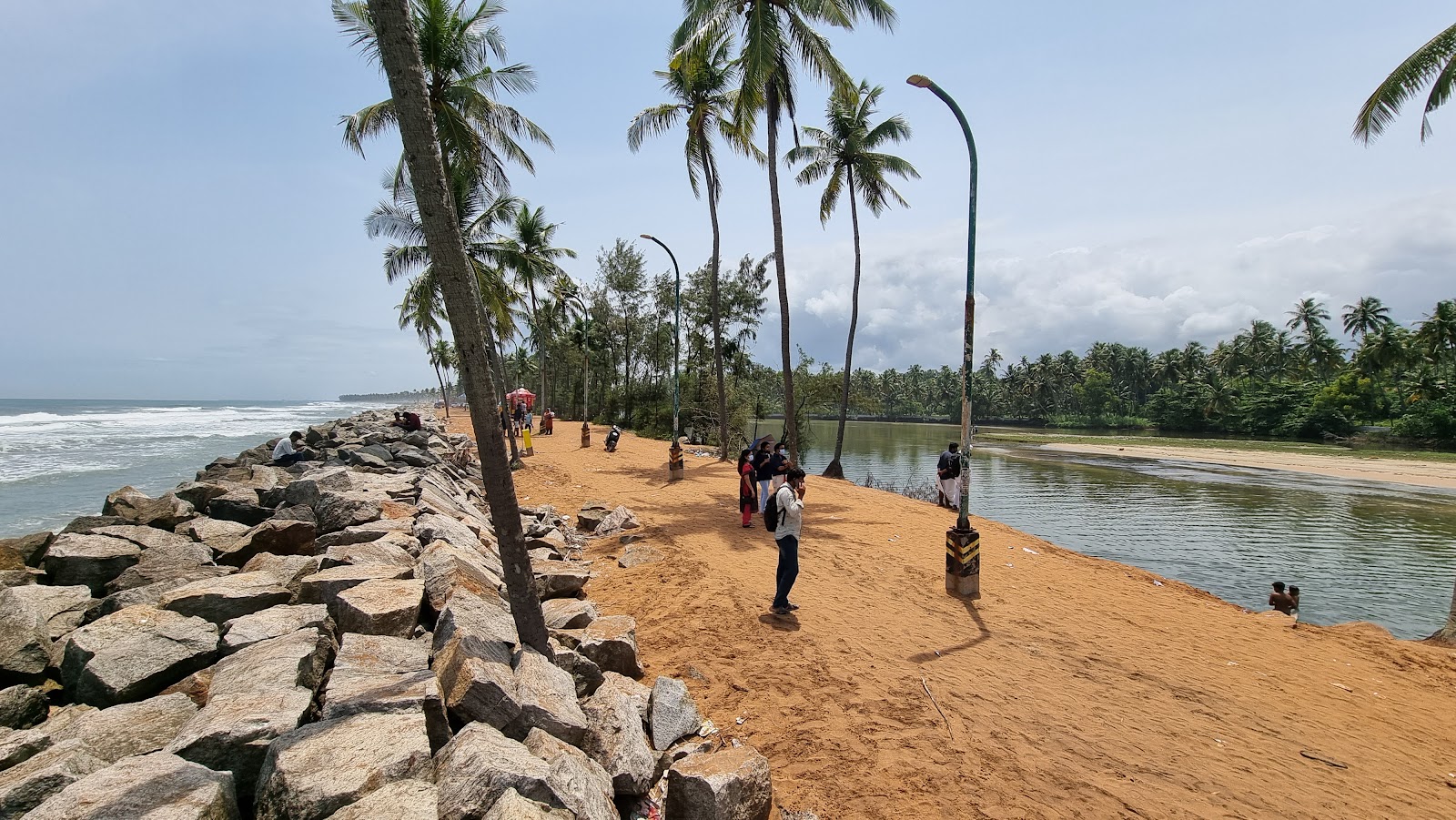 Foto von Kappil Beach mit türkisfarbenes wasser Oberfläche