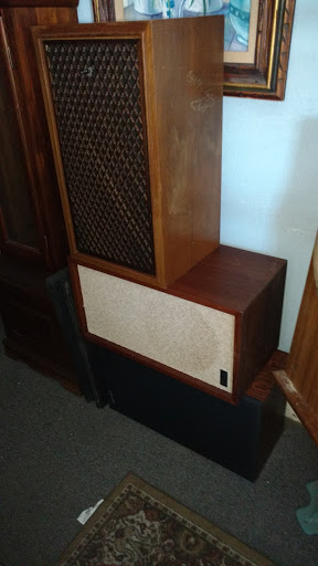 Auto Body Shop «Royal Coaches Auto Body & Towing», reviews and photos, 14827 Ramona Blvd, Baldwin Park, CA 91706, USA