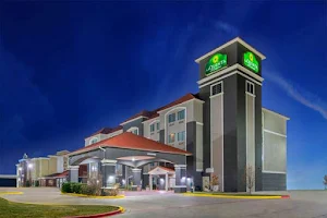 La Quinta Inn & Suites by Wyndham Dumas image