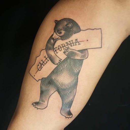 Tattoo Shop «No Egrets Tattoo Studios», reviews and photos, 1128 College St, Clarksville, TN 37040, USA