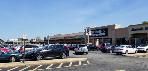 Shopping Mall «Lake Success Shopping Center», reviews and photos, 1526 Union Tpke, New Hyde Park, NY 11040, USA