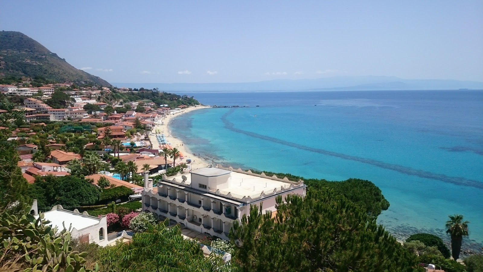 Foto von Spiaggia Santa Maria und die siedlung