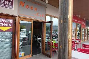 Noon Café image
