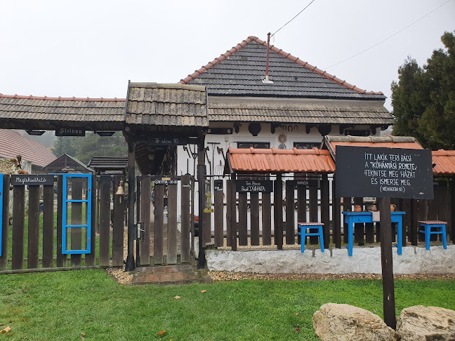Opinii despre Kőhányás Tájház în Gánt - Múzeum
