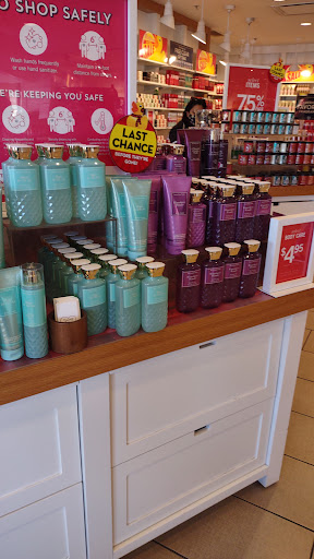 Beauty Supply Store «Bath & Body Works», reviews and photos, 111 Nut Tree Rd, Vacaville, CA 95687, USA