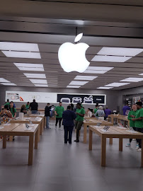 Apple Cumberland Mall - Photo 6 - Car repair in Atlanta, GA, Sandy Springs