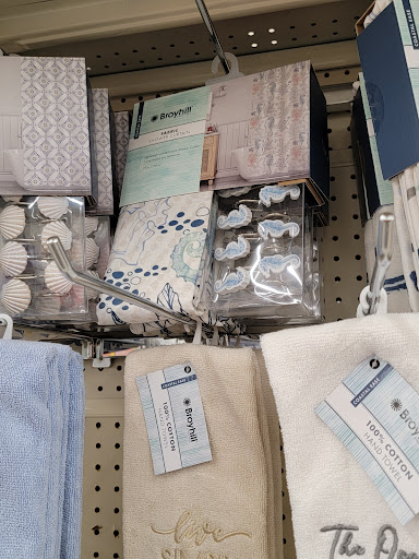 Discount Store «Big Lots», reviews and photos, 3105 Berlin Turnpike, Newington, CT 06111, USA