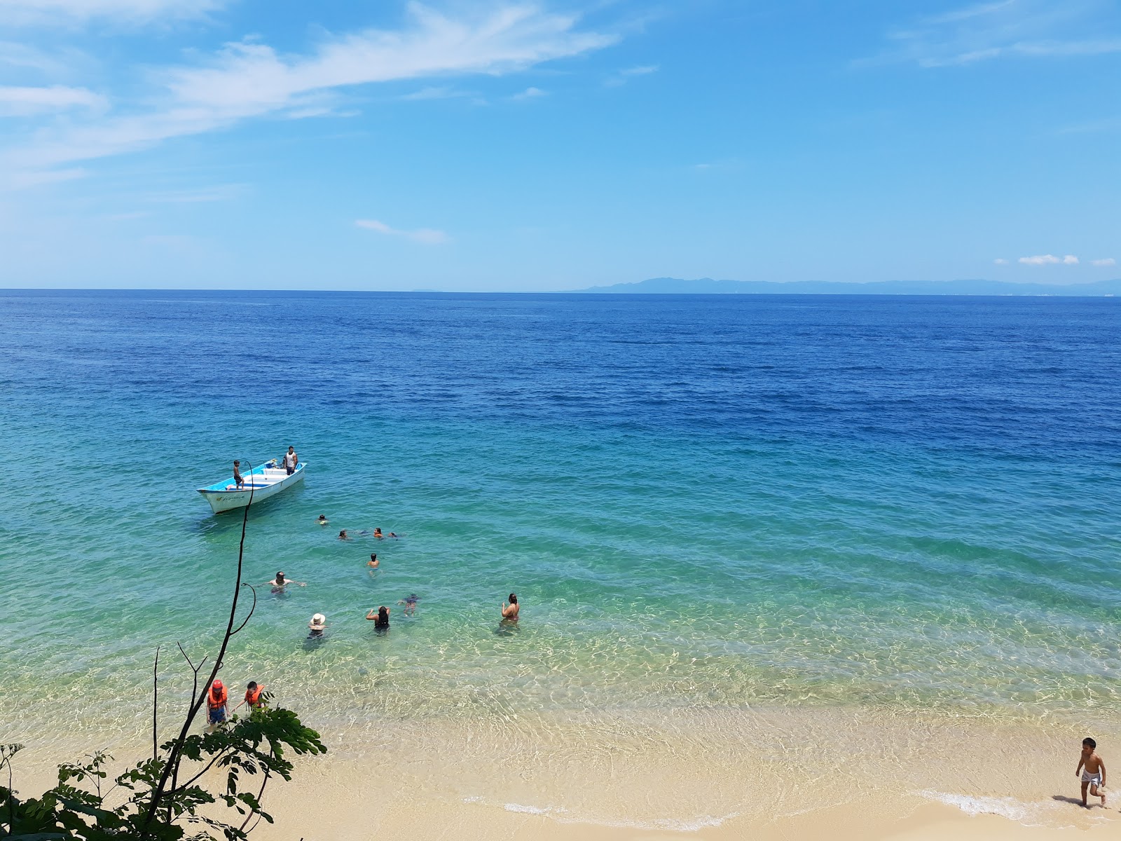 Madagascar beach的照片 带有明亮的沙子表面