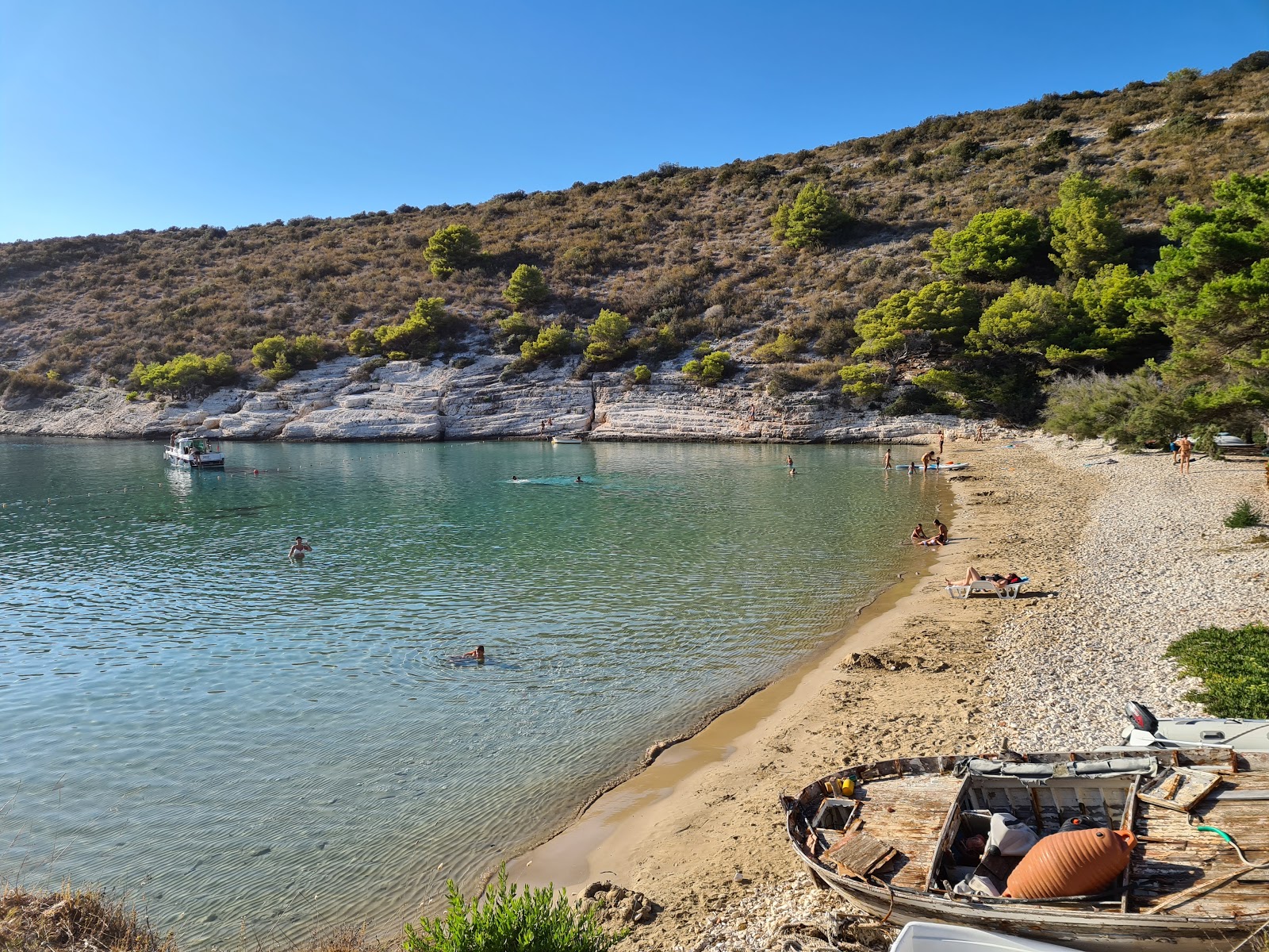 Porat beach'in fotoğrafı küçük koy ile birlikte