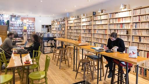 Livres et Bandes dessinées d'occasion en ligne Au VieuxBouc librairie-café www.auvieuxbouc.com