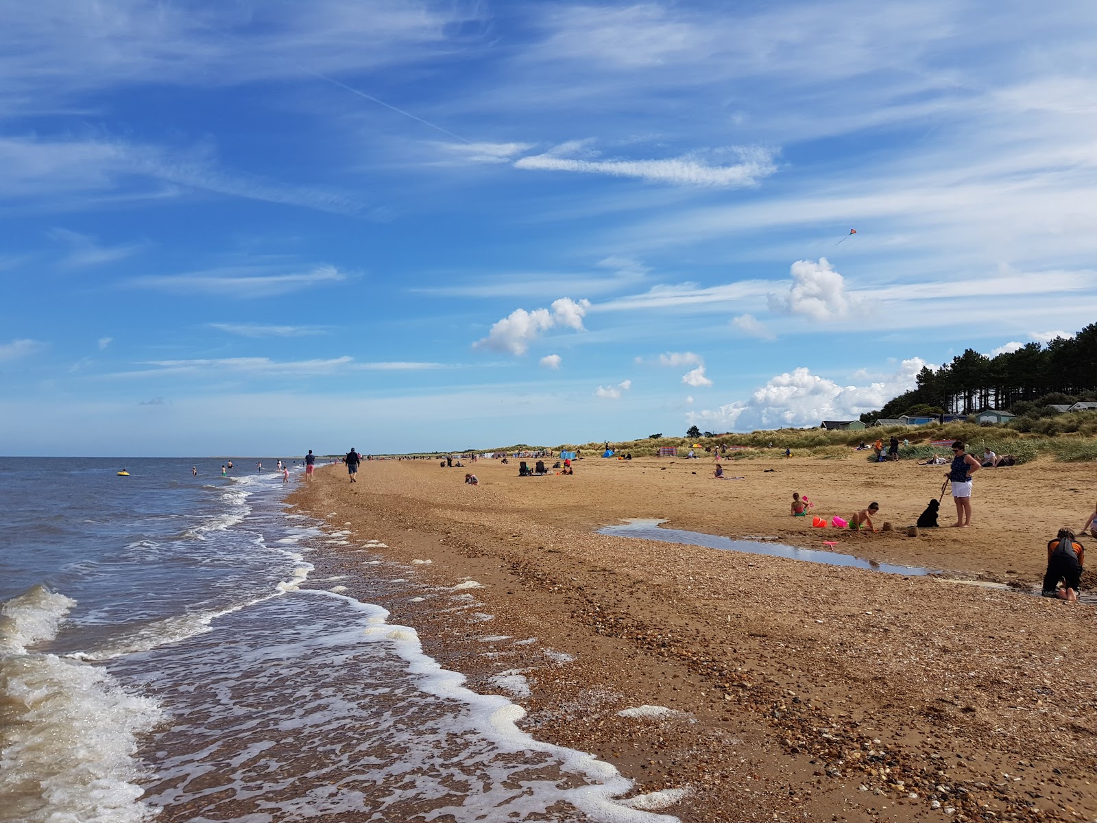 Valokuva Old Hunstanton beachista. pinnalla kirkas hiekka:n kanssa