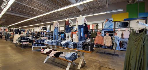 Clothing Store «Old Navy», reviews and photos, 3131 E Main St, Mohegan Lake, NY 10547, USA