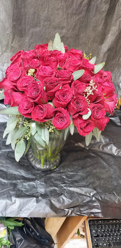 Florist «Just For You Flowers & Gifts (Same Day Delivery)», reviews and photos, 14 Washington St, Morristown, NJ 07960, USA