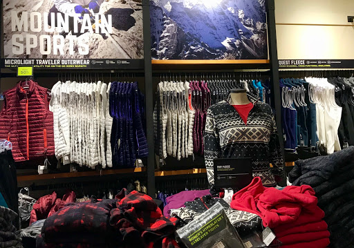 Clothing Store «Eddie Bauer Outlet», reviews and photos, 18501 Outlet Blvd #300, Chesterfield, MO 63005, USA