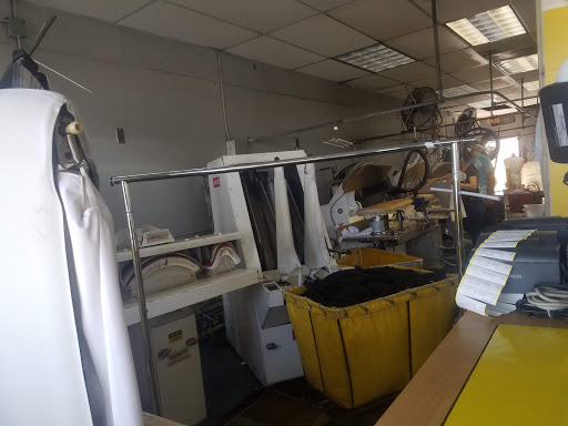 Dry Cleaner «Los Pinos Dry Cleaners», reviews and photos, 4222 W 16th Ave, Hialeah, FL 33012, USA