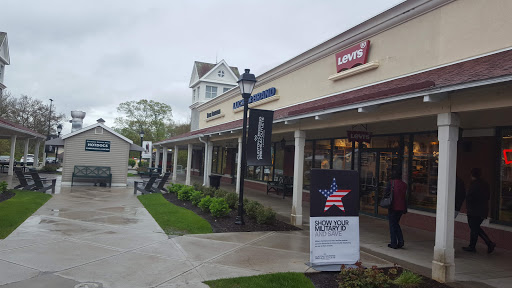 Shopping Mall «Clinton Crossing Premium Outlets», reviews and photos, 20 Killingworth Turnpike, Clinton, CT 06413, USA