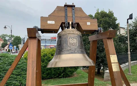 Dzwon Niepodległości image