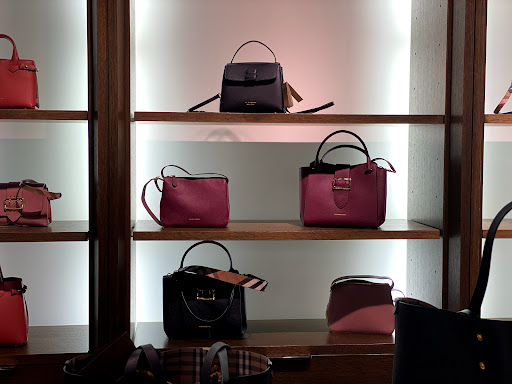 Clothing Store «Burberry Outlet», reviews and photos, 5220 Fashion Outlets Way, Rosemont, IL 60018, USA