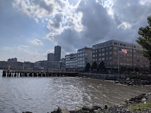 Home Goods Store «Home Goods», reviews and photos, 3 Main St, Edgewater, NJ 07020, USA