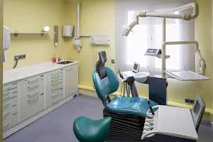 Clínica Dental Margarit Eixample - Dentista Barcelona image