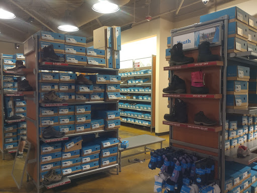 Sportswear Store «Columbia Sportswear Outlet Store - Prime Outlets in Ellenton», reviews and photos, 5661 Factory Shops Blvd #470, Ellenton, FL 34222, USA