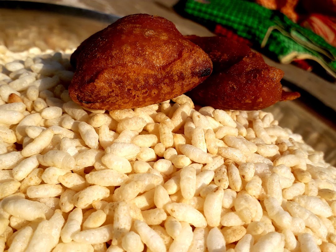 ভুবন তাঁতির চপের দোকান