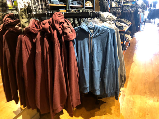 Clothing Store «Eddie Bauer Outlet», reviews and photos, 18501 Outlet Blvd #300, Chesterfield, MO 63005, USA