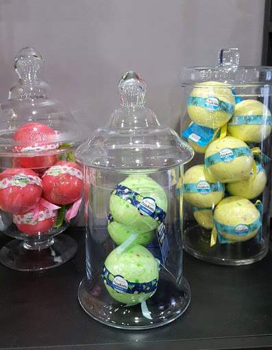 Beauty Salon «Indulgence Salon & Boutique», reviews and photos, 1175 W Bristol Rd, Flint, MI 48507, USA