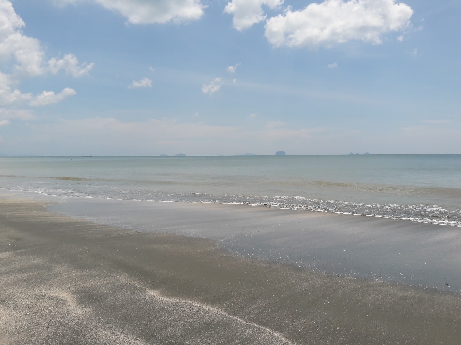 Fotografija Rawai Beach Satoon z dolga ravna obala