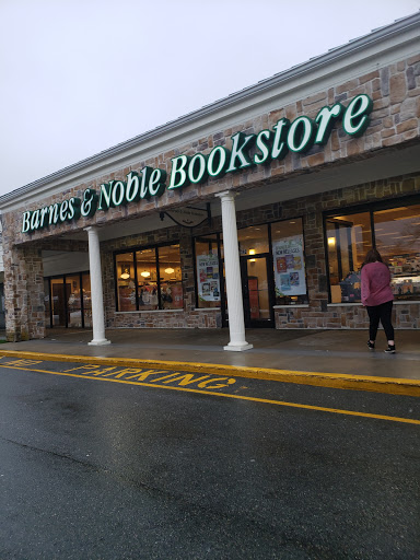 Barnes & Noble, 392 State Road Route 6, North Dartmouth, MA 02747, USA, 
