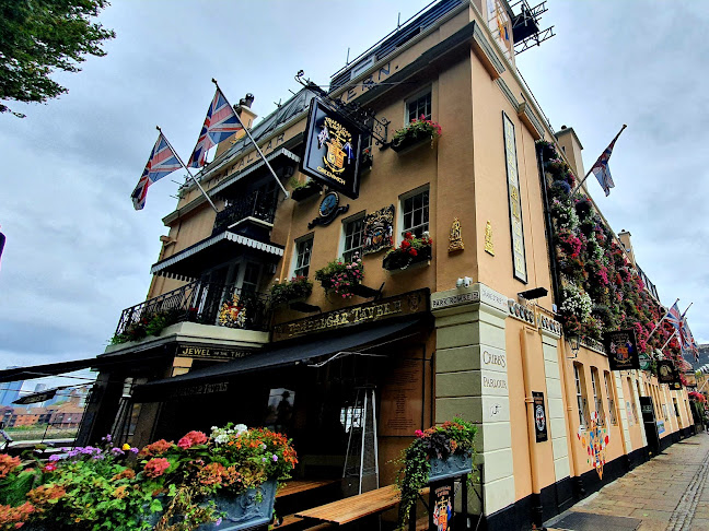 Comments and reviews of Trafalgar Tavern