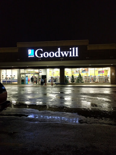 Thrift Store «Goodwill Store & Donation Center», reviews and photos, 420 W Army Trail Rd, Bloomingdale, IL 60108, USA