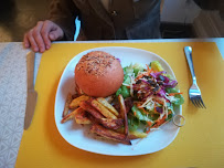 Hamburger végétarien du Restaurant Eve Au Paradis Vegan à Mulhouse - n°3