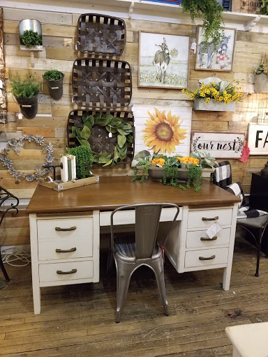 Antique Store «A Corner Cottage», reviews and photos, 895 Conner St, Noblesville, IN 46060, USA